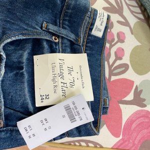 NWT Abercrombie and Fitch The 70's Vintage Flare Ultra High Rise Size 32